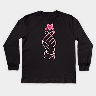 Great K-Pop Finger Heart Gift Kpop K-Drama Korea Boyband Kids Long Sleeve T-Shirt